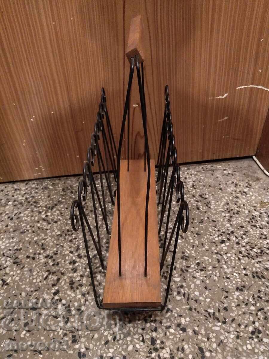 Доставка на Кошничка/поставка за вестници. Доставка на Кошничка/поставка за вестници.