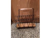 Кошничка/поставка за вестници.