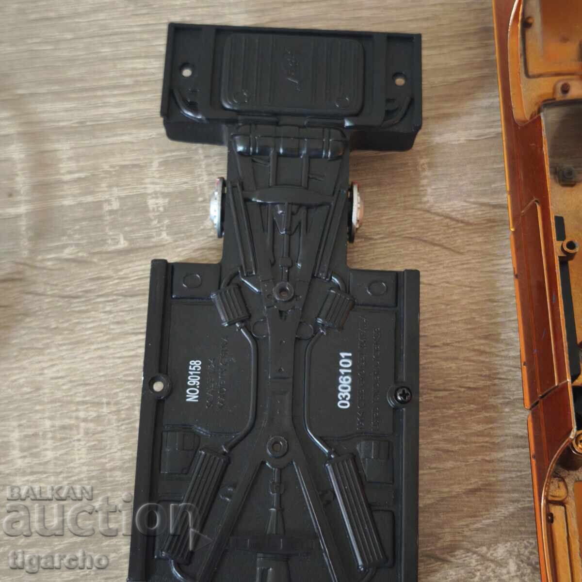 Ένα μεταλλικό καρότσι - 6 Ένα μεταλλικό καρότσι - 6