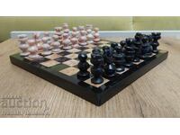 Șah din onix sculptat manual pentru cunoscători