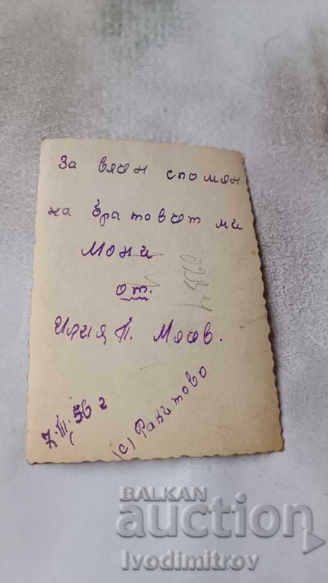 Fotografie Rakitovo Tânăr bărbat iarna 1956 cu preț 1.65 BGN | € 0.84 Fotografie Rakitovo Tânăr bărbat iarna 1956 cu preț 1.65 BGN | € 0.84