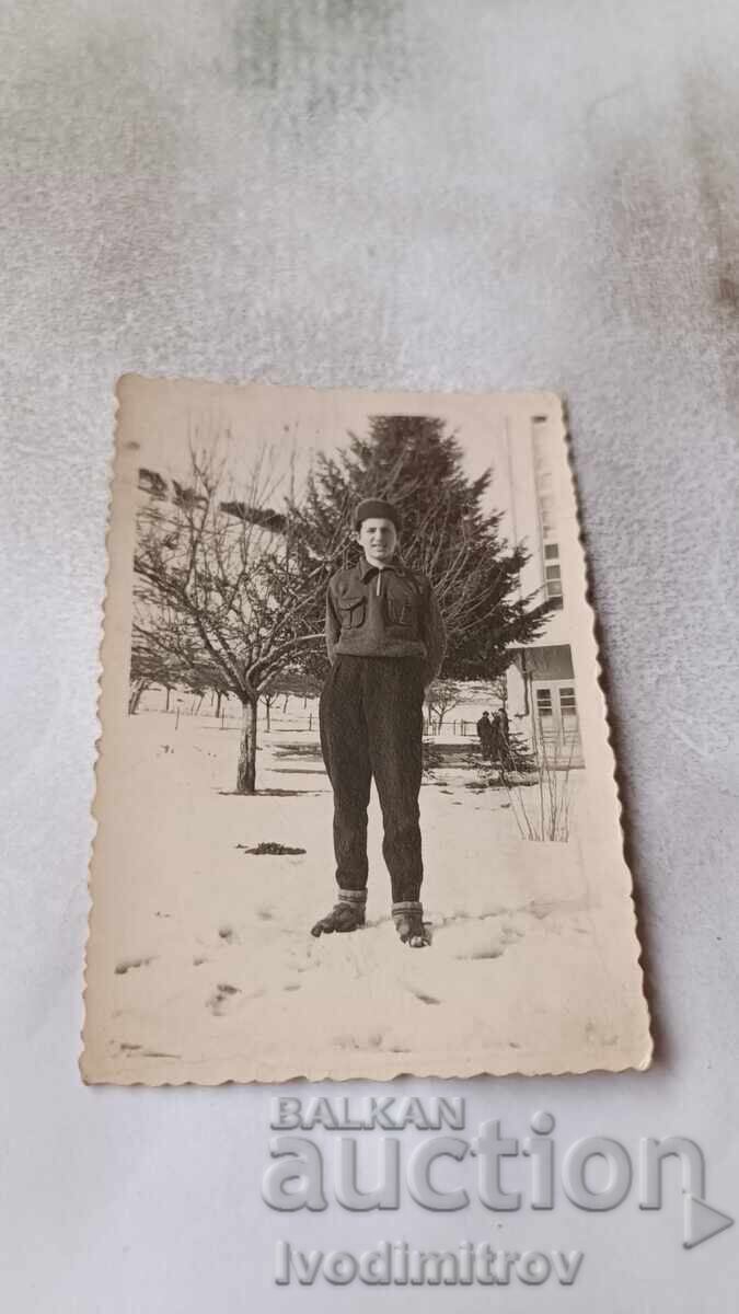 Fotografie Rakitovo Tânăr bărbat iarna 1956 Fotografie Rakitovo Tânăr bărbat iarna 1956