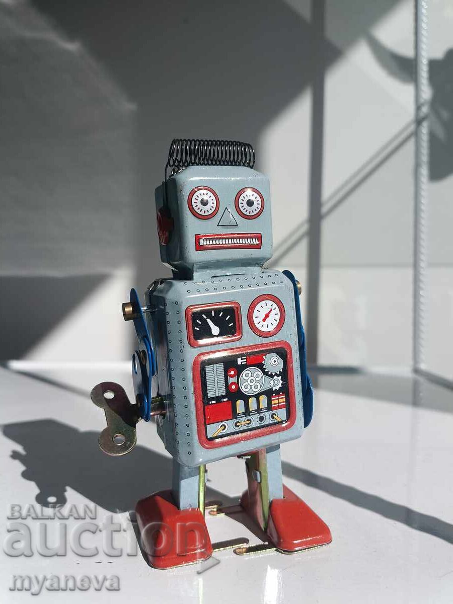 Робот, тенекиена играчка, навива се с ключ и се движи. с цена 50.00 лв. | € 25.56 Робот, тенекиена играчка, навива се с ключ и се движи. с цена 50.00 лв. | € 25.56