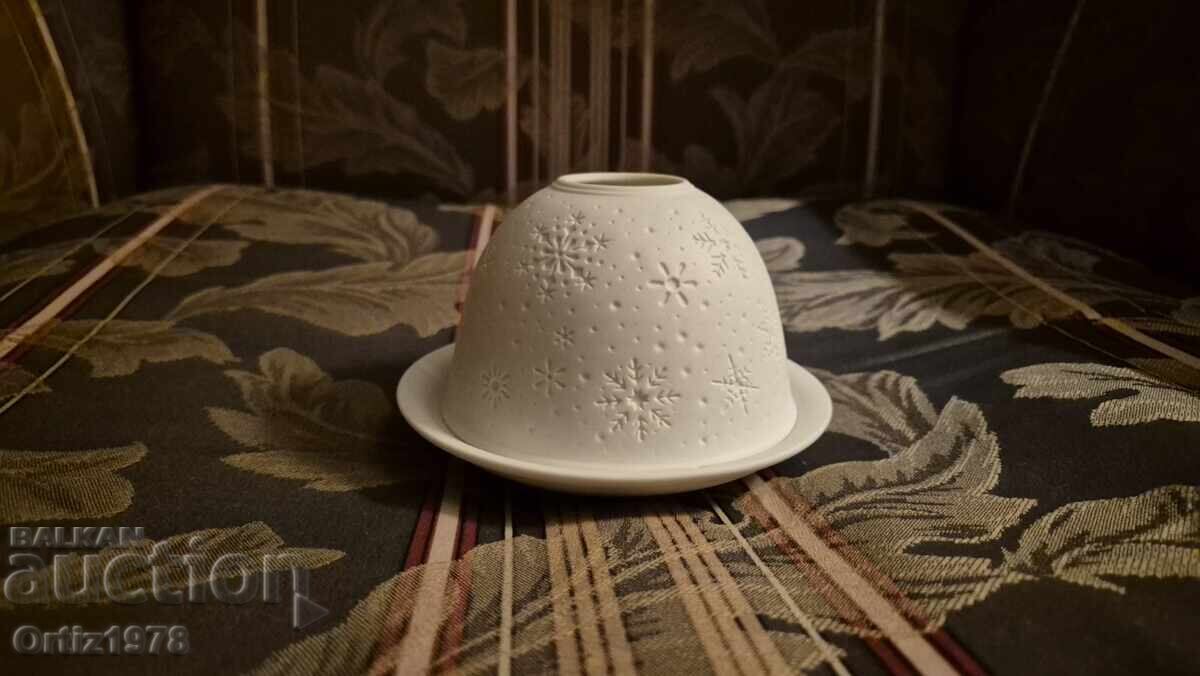 Доставка на Разкошен Коледен чаен свещник–Фин порцелан!