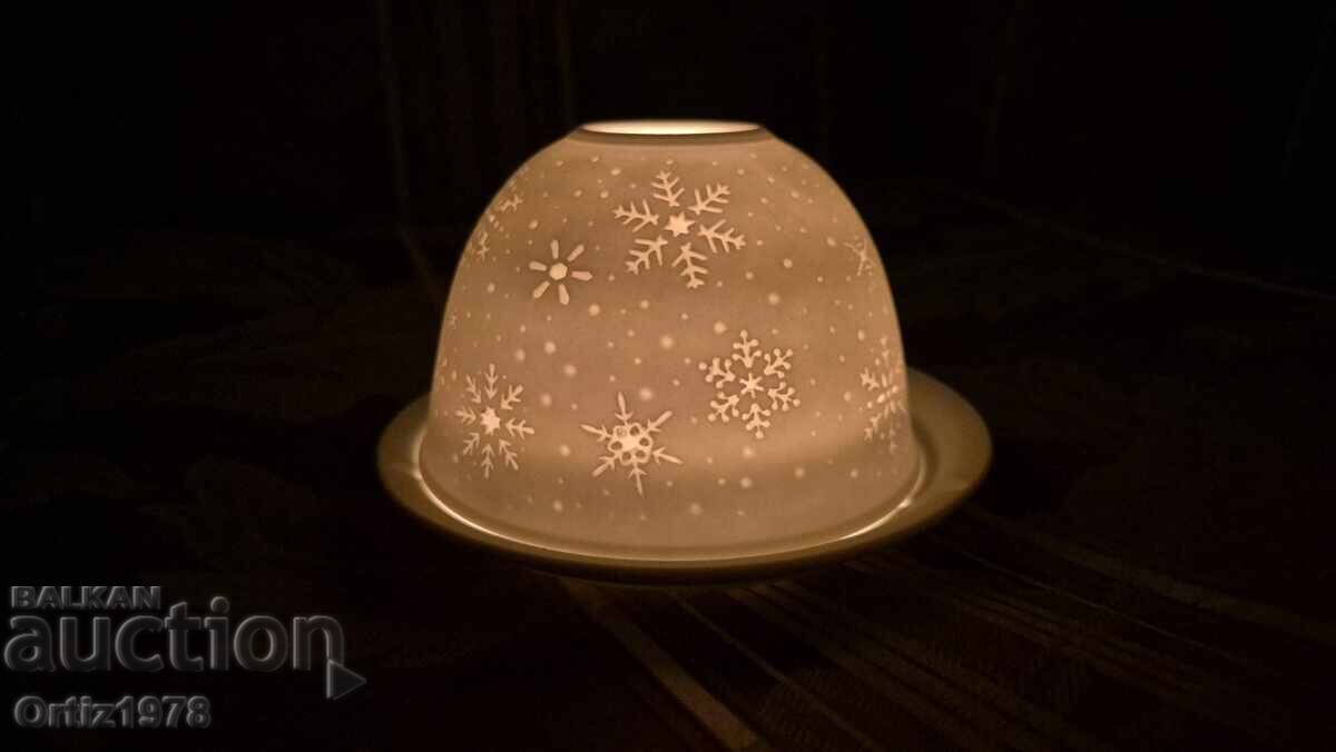 Разкошен Коледен чаен свещник–Фин порцелан!