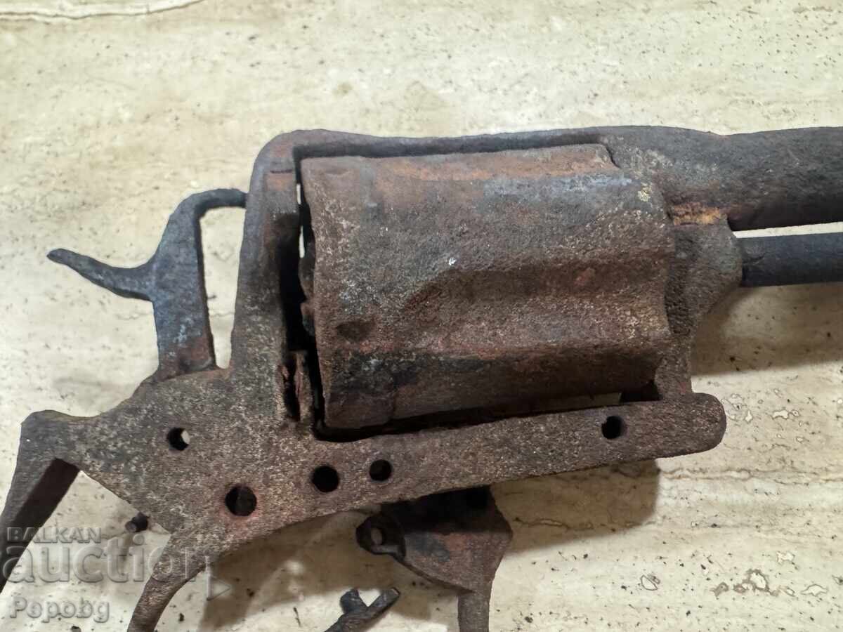 Revolver vechi Gasser cu preț 249.00 BGN | € 127.31 Revolver vechi Gasser cu preț 249.00 BGN | € 127.31