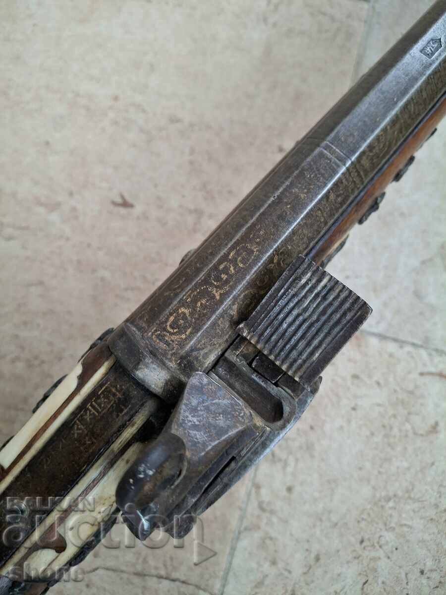 Licitație Pușcă, cremene, șurub, boilie, garoafă