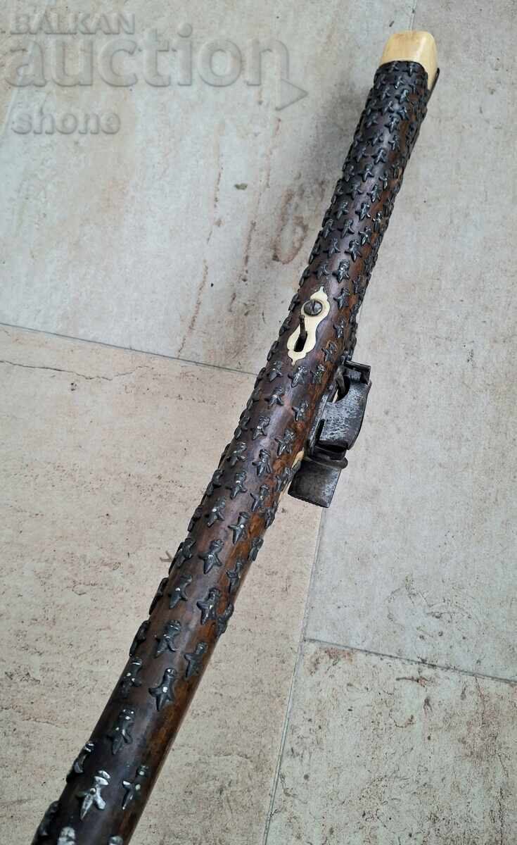 Livrarea Pușcă, cremene, șurub, boilie, garoafă