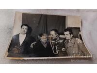 Снимка Немски офицер двама мъже и жена