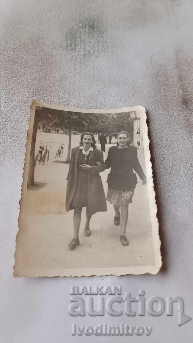 Photo Sofia Two young girls for a walk Photo Sofia Two young girls for a walk