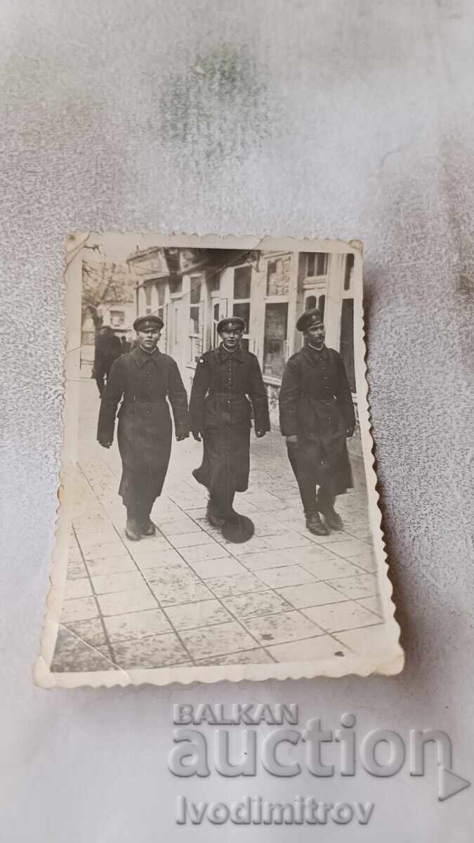 Φωτογραφία Σοφία Τρεις στρατιώτες σε μια βόλτα Φωτογραφία Σοφία Τρεις στρατιώτες σε μια βόλτα