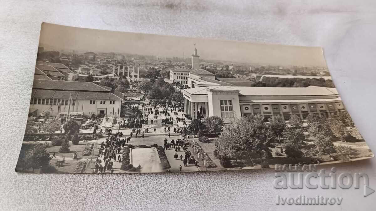 Пощенска картичка Пловдив Панаирният град 1967