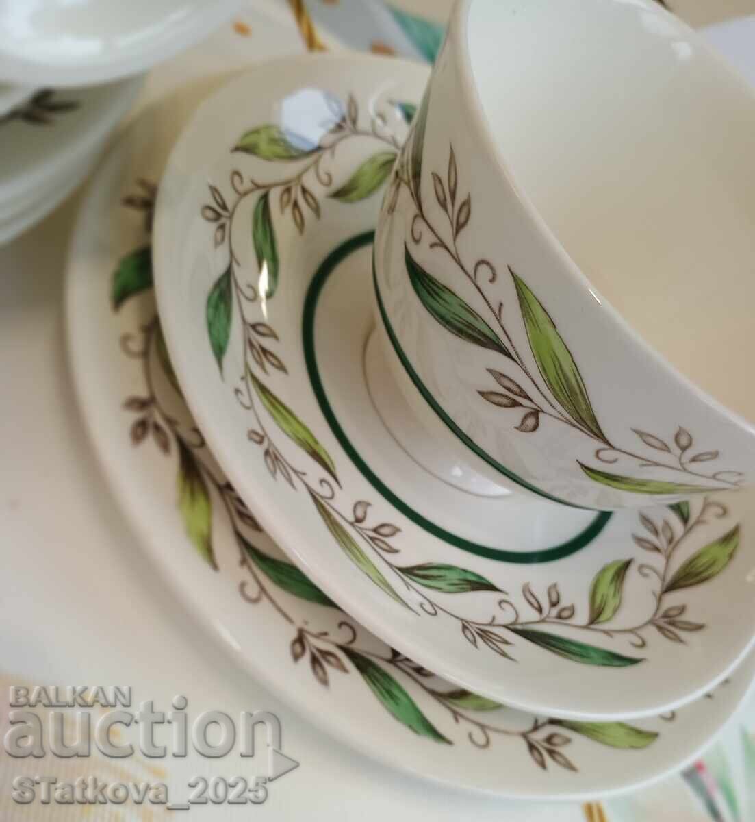 Аукцион Винтидж порцеланов комплект от 4 тройни сета Royal Doulton " Аукцион Винтидж порцеланов комплект от 4 тройни сета Royal Doulton "