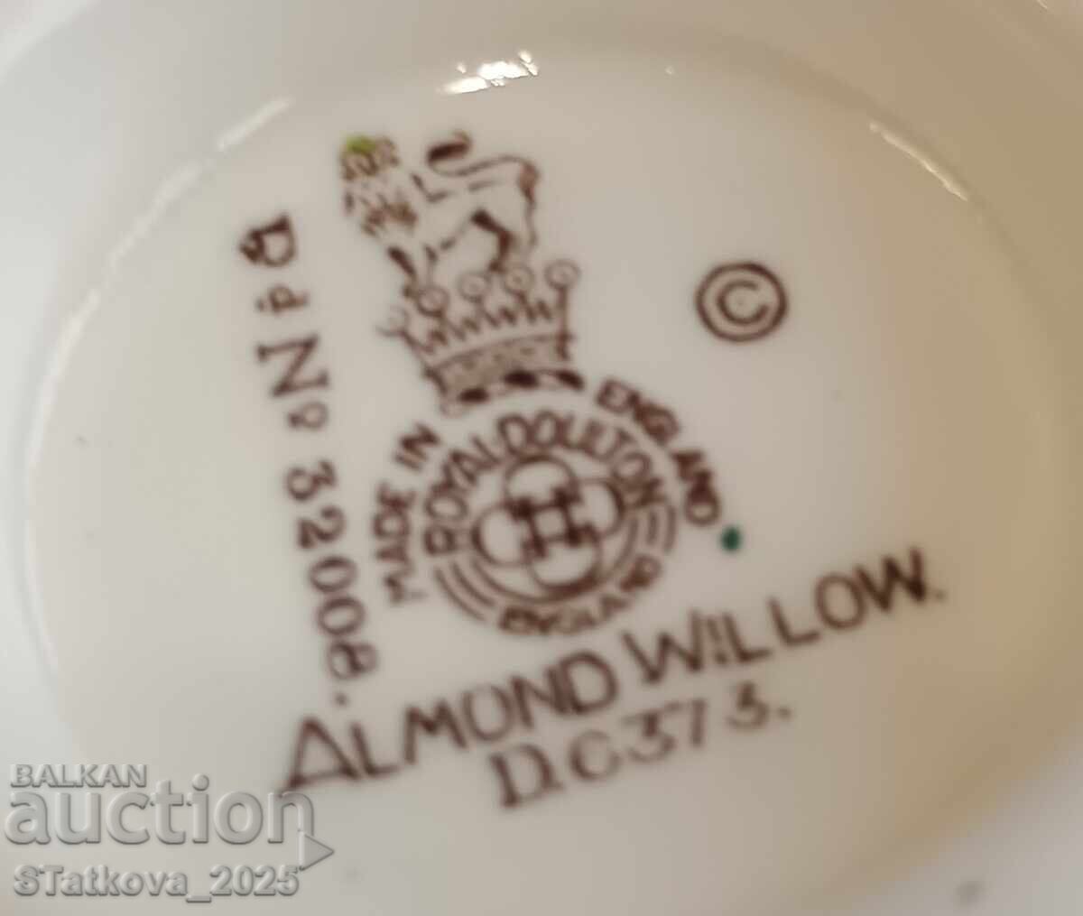 Доставка на Винтидж порцеланов комплект от 4 тройни сета Royal Doulton " Доставка на Винтидж порцеланов комплект от 4 тройни сета Royal Doulton "