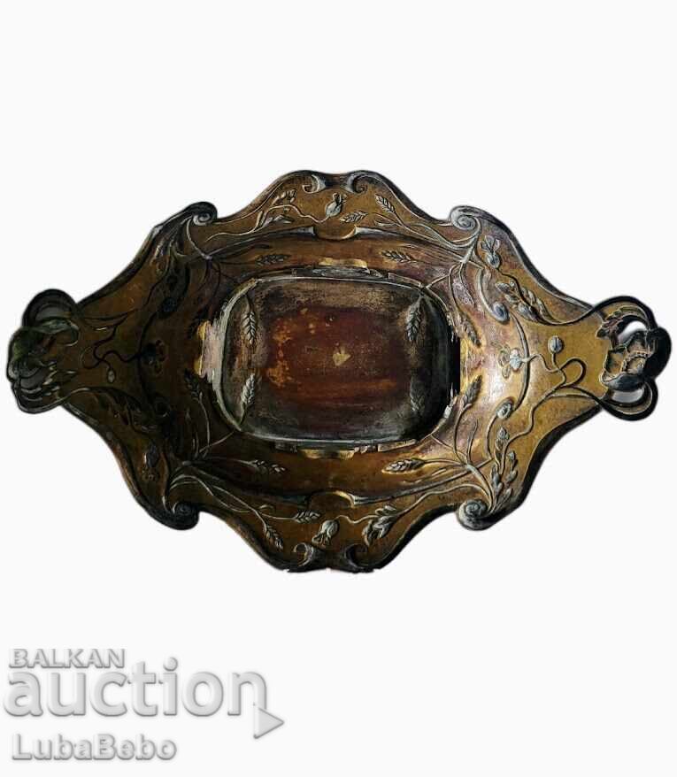 Fructieră antică din alamă franceză în stil Art Nouveau cu preț 140.00 BGN | € 71.58 Fructieră antică din alamă franceză în stil Art Nouveau cu preț 140.00 BGN | € 71.58