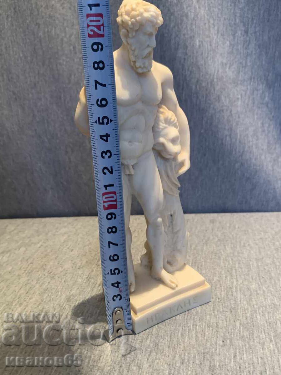 Statuetă din alabastru Eroul grec antic Hercule și Nessus cu preț 50.00 BGN | € 25.56 Statuetă din alabastru Eroul grec antic Hercule și Nessus cu preț 50.00 BGN | € 25.56