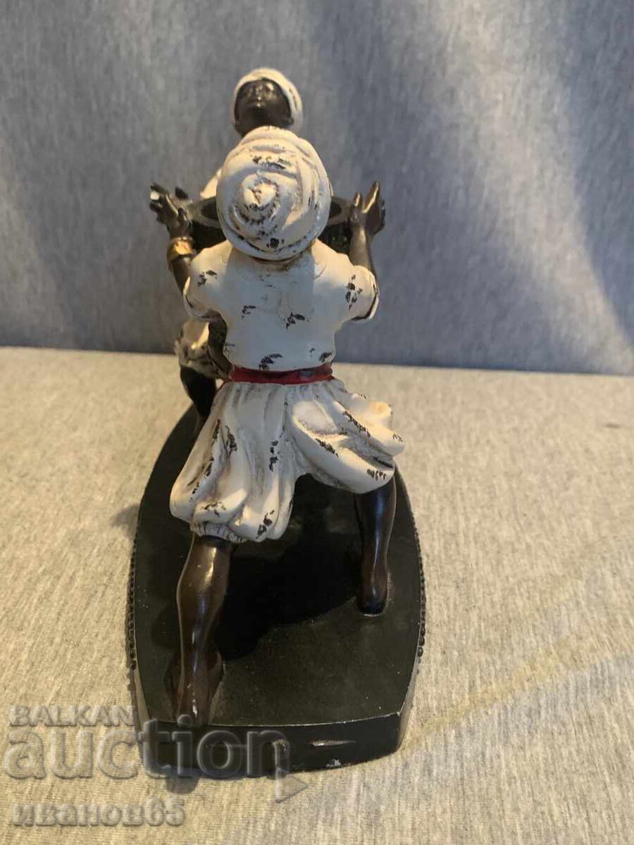 Delivery of Figurine Statue Delivery of Figurine Statue