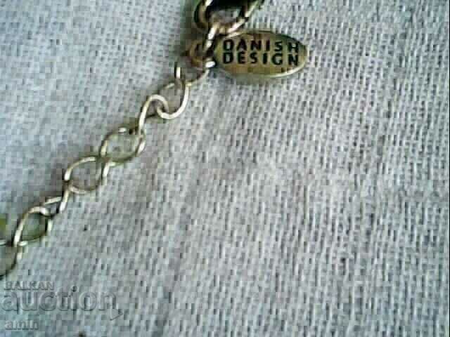 Аукцион красиво колие сес кристали от дани нОаписана фирма Аукцион красиво колие сес кристали от дани нОаписана фирма