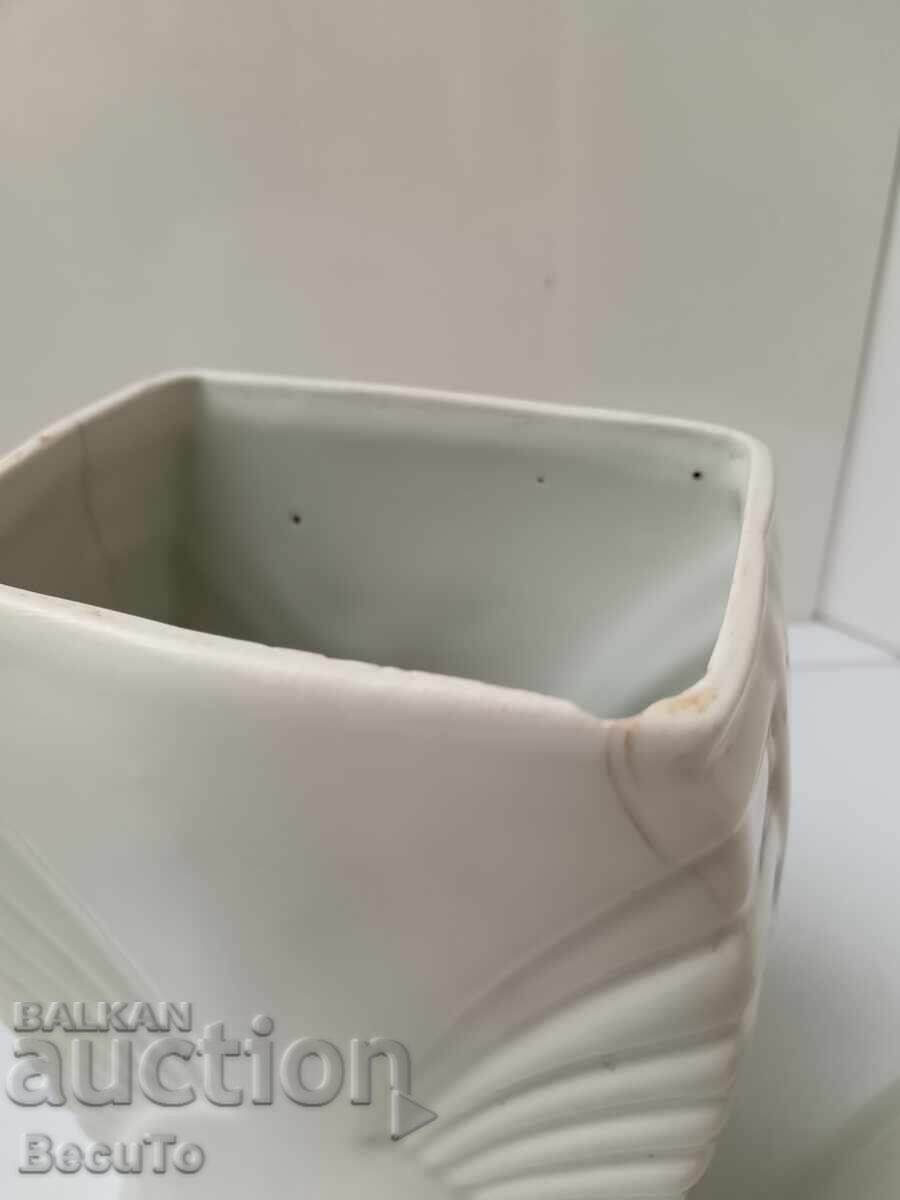 Delivery of Porcelain Jar Pepper for Completing a Set Delivery of Porcelain Jar Pepper for Completing a Set