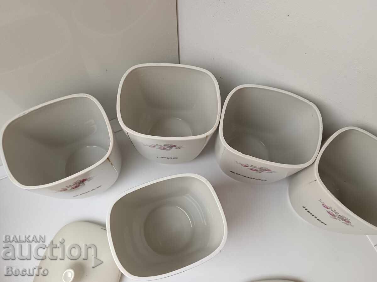 Παράδοση 5 τμχ πορσελάνινα βάζα μπαχαρικών για συμπλήρωση σερβίτσιου Παράδοση 5 τμχ πορσελάνινα βάζα μπαχαρικών για συμπλήρωση σερβίτσιου