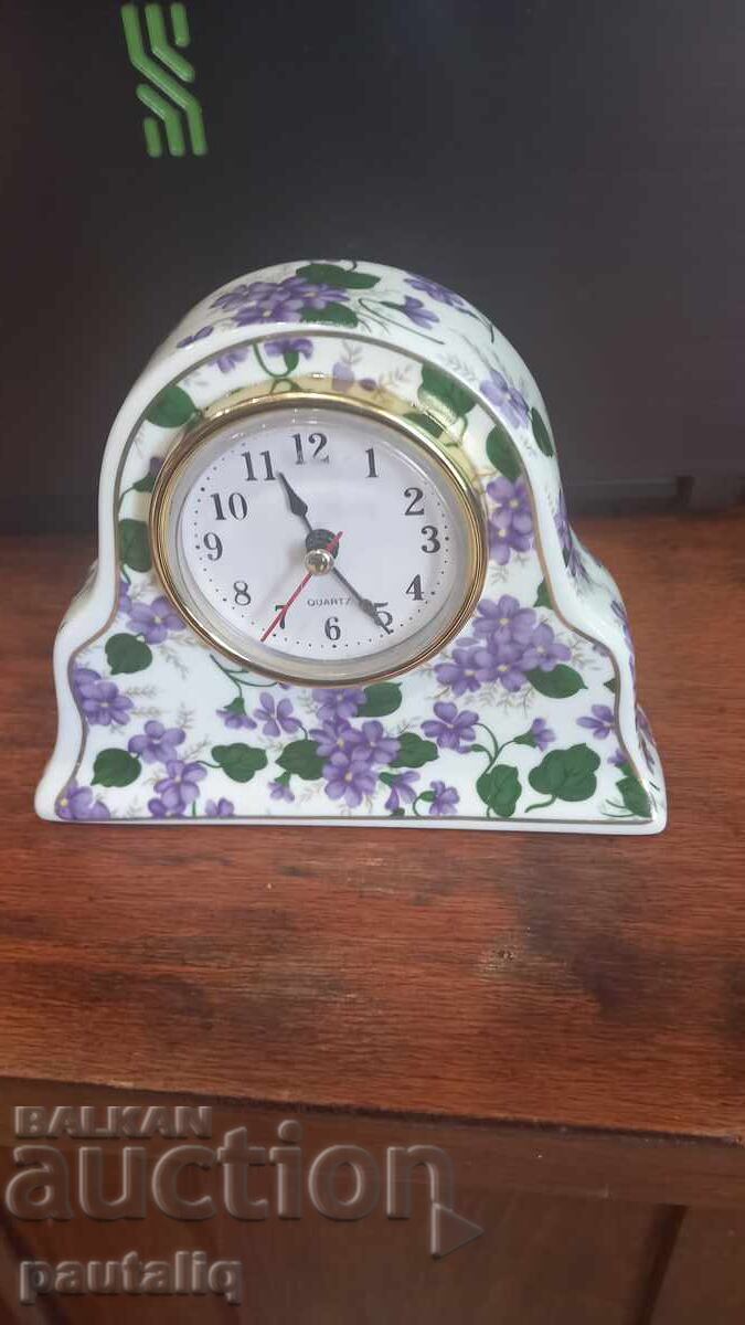 НАСТОЛЕН КВАРЦОВ ЧАСОВНИК ПОРЦЕЛАН НАСТОЛЕН КВАРЦОВ ЧАСОВНИК ПОРЦЕЛАН