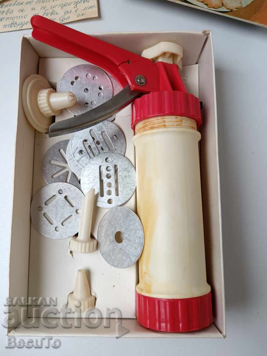 Σοσιαλιστική πρέσα για μπισκότα με το αυθεντικό κουτί + αυθεντική συνταγή με τιμή 20.00 BGN | € 10.23 Σοσιαλιστική πρέσα για μπισκότα με το αυθεντικό κουτί + αυθεντική συνταγή με τιμή 20.00 BGN | € 10.23