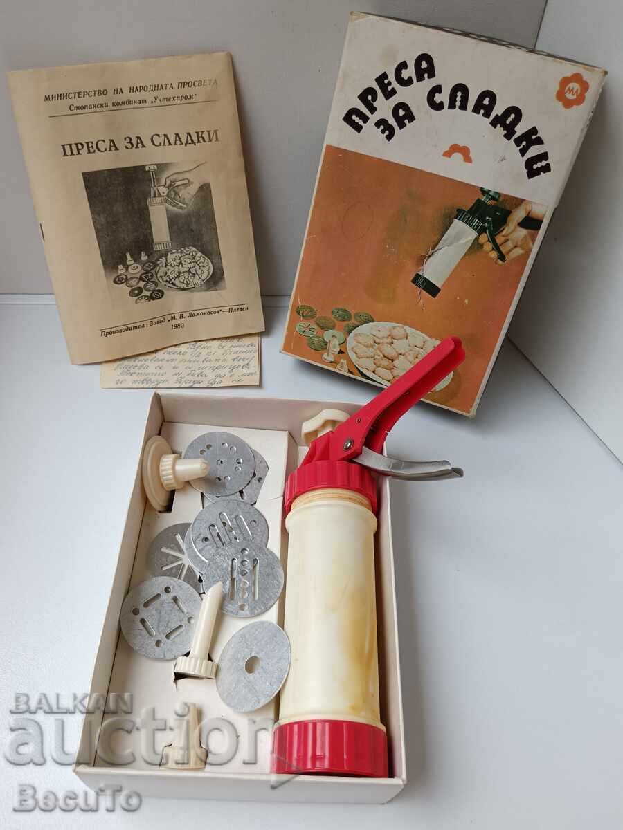 Σοσιαλιστική πρέσα για μπισκότα με το αυθεντικό κουτί + αυθεντική συνταγή Σοσιαλιστική πρέσα για μπισκότα με το αυθεντικό κουτί + αυθεντική συνταγή