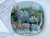 Декоративна чиния с каручка, сертификат, оригинална кутия