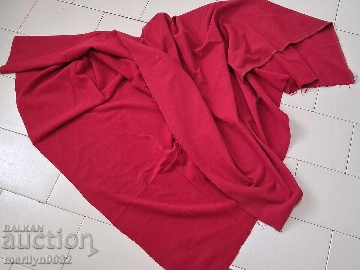 Δημοπρασία Κόκκινο μάλλινο υφασμάτινο ύφασμα διαστάσεων 1.5/1.45 μέτρα Δημοπρασία Κόκκινο μάλλινο υφασμάτινο ύφασμα διαστάσεων 1.5/1.45 μέτρα