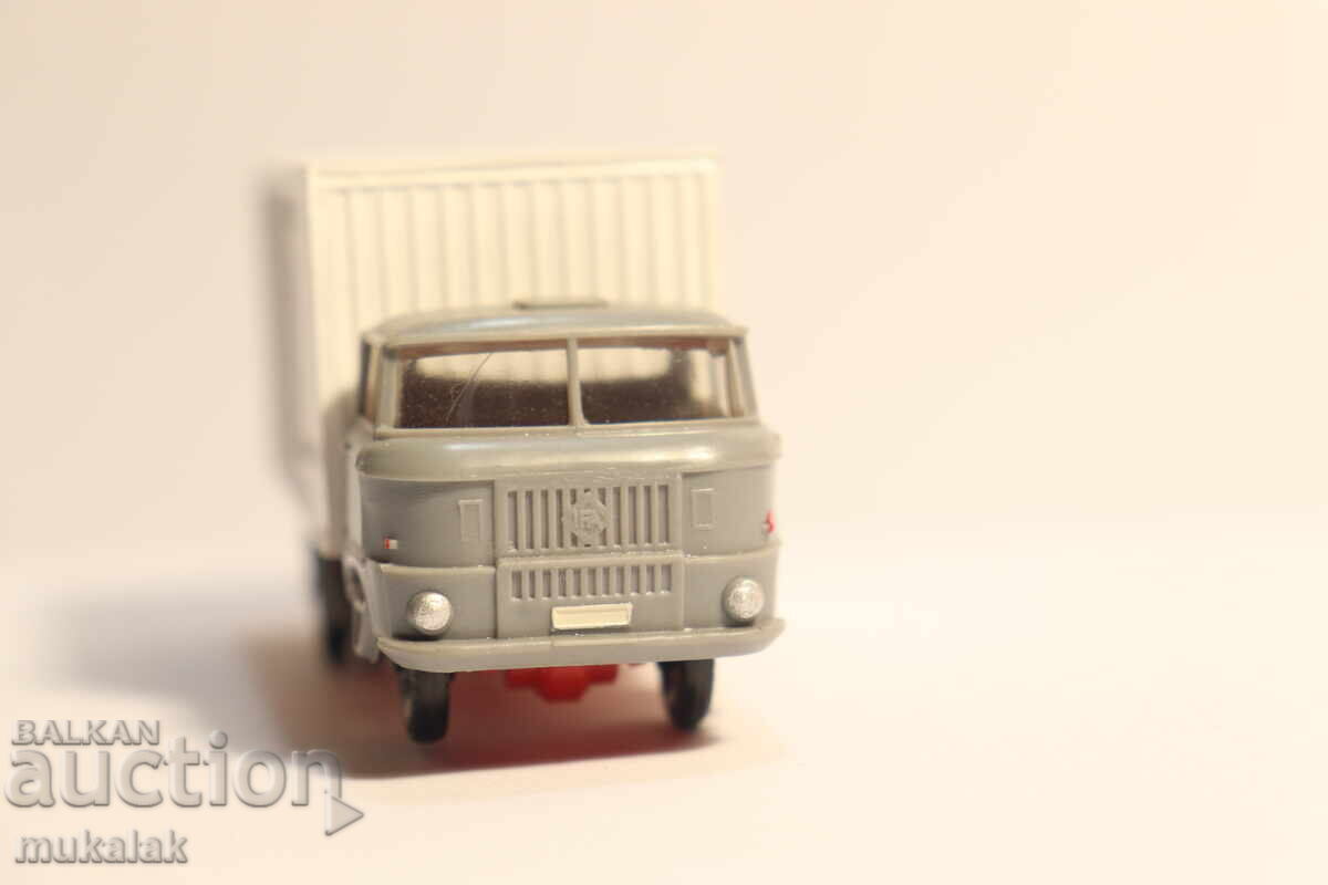 S.E.S.??? 1:87 H0 IFA IFA CAMION MODEL COLIȚĂ cu preț 30.00 BGN | € 15.34