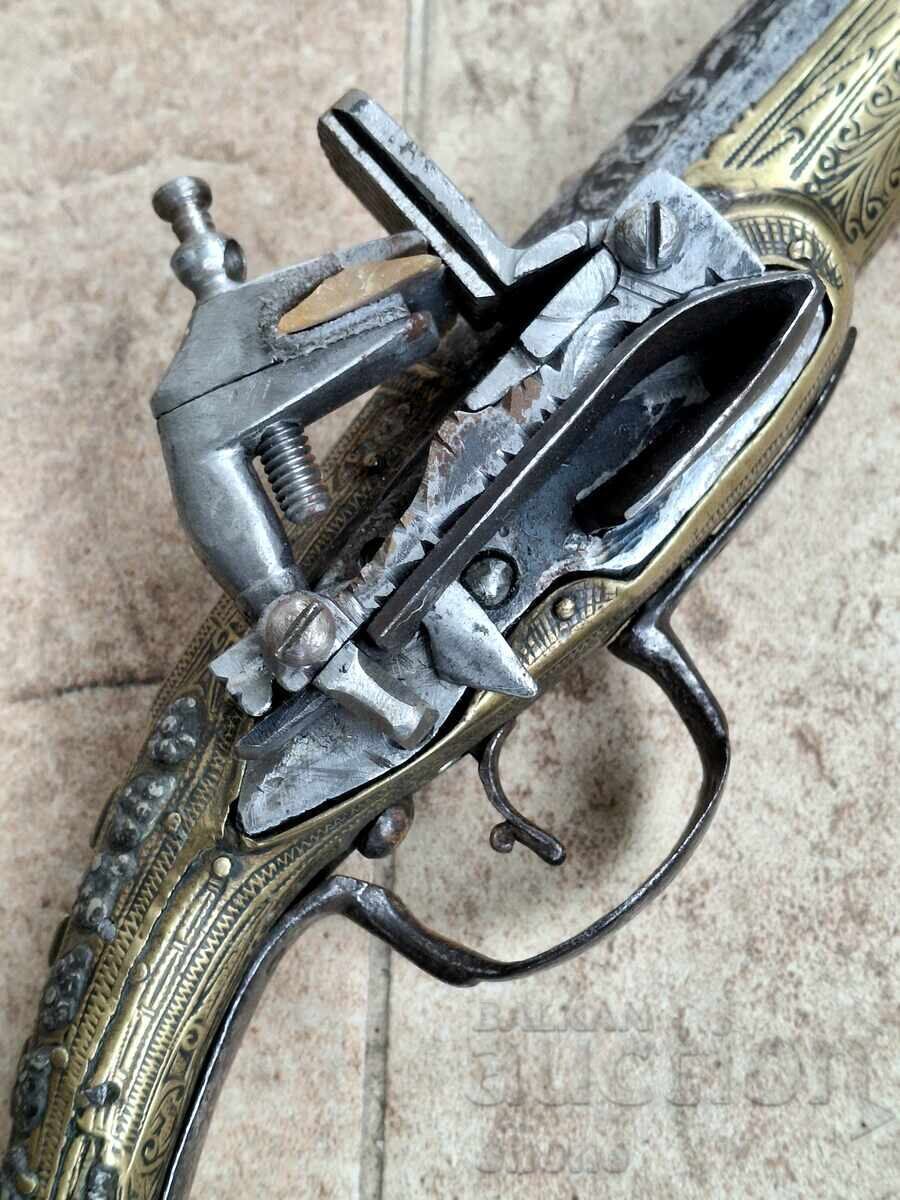 Кремъчен пищов, пушка, шишане, бойлия, кремъклия с цена € 920.33 | 1800.01 лв.