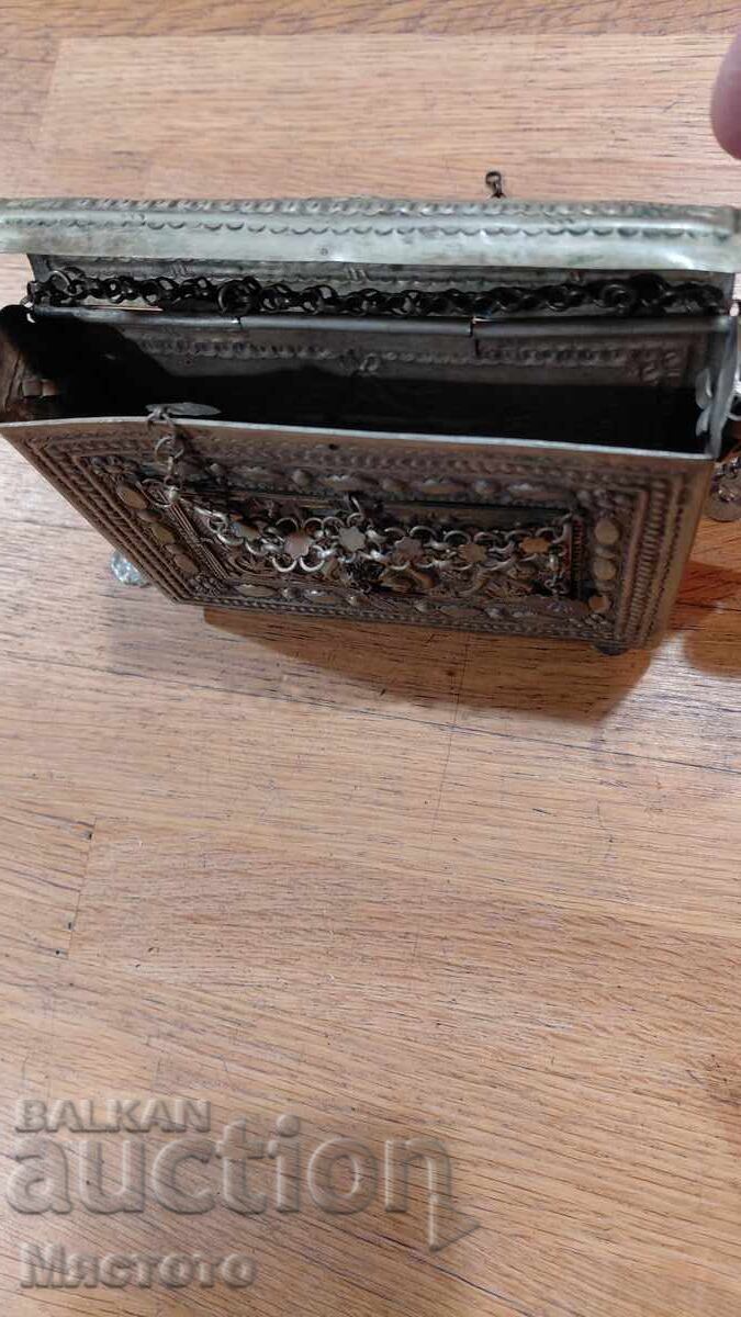 Cutie de săpun veche cu preț € 300.00 | 586.75 BGN Cutie de săpun veche cu preț € 300.00 | 586.75 BGN