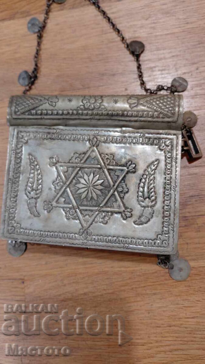 Аукцион Сачан кутия възрожденска. Аукцион Сачан кутия възрожденска.