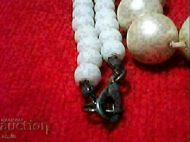 Παράδοση πολύ παλιό όμορφο κολιέ από φυσική πέτρα Παράδοση πολύ παλιό όμορφο κολιέ από φυσική πέτρα