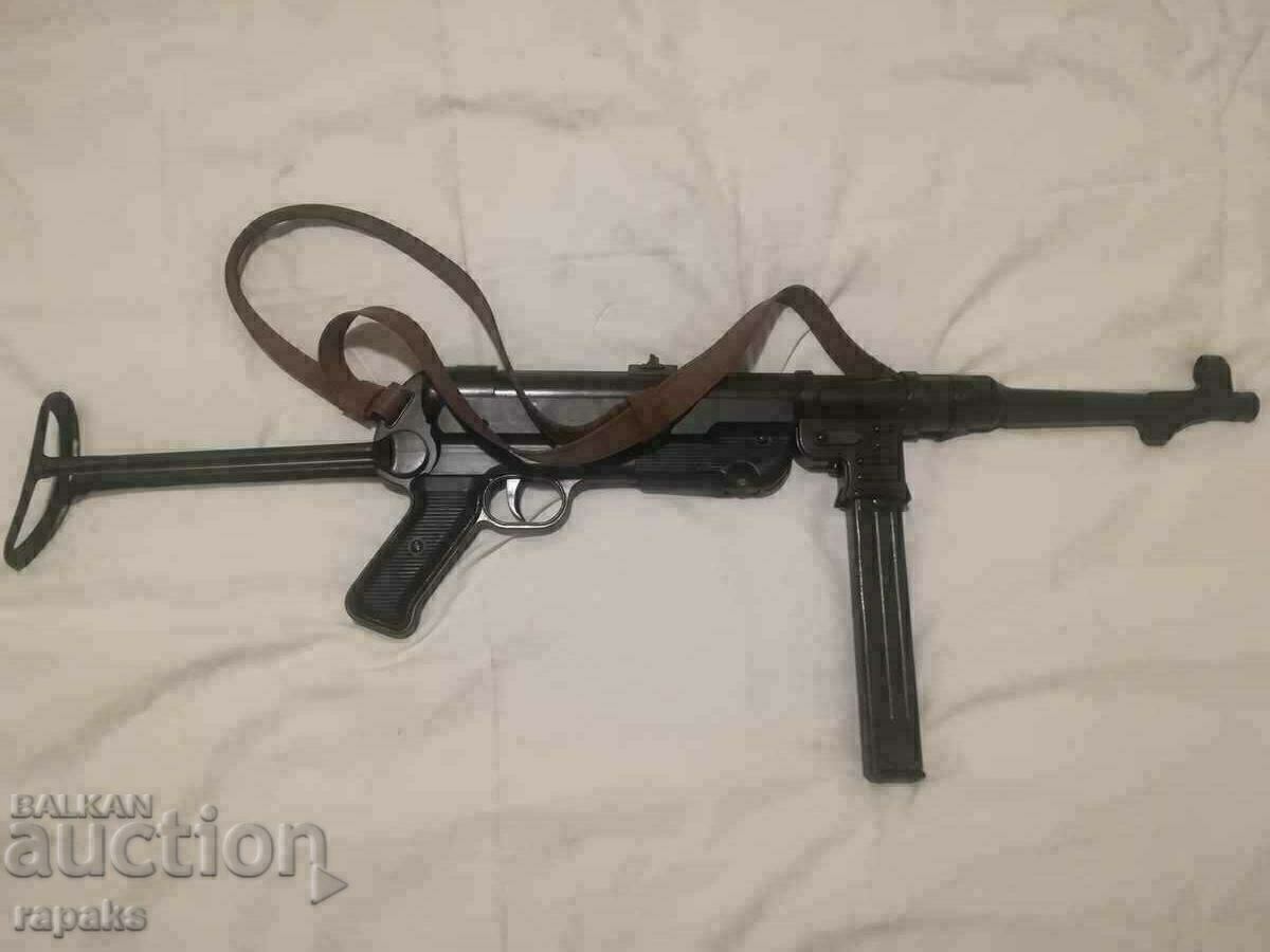 Auction MP 40, Schmeiser MP 40, automatic, speed real rifle, pistol Auction MP 40, Schmeiser MP 40, automatic, speed real rifle, pistol