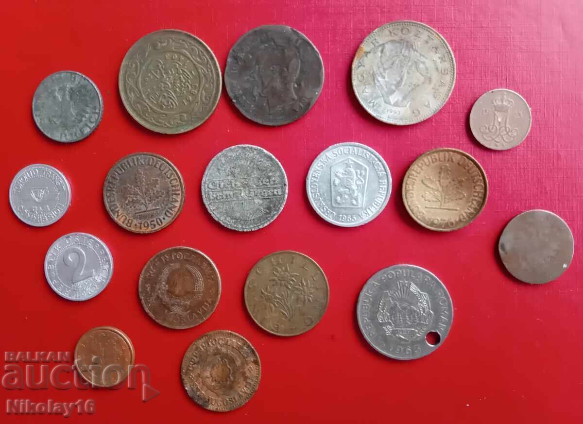 Παράδοση Σετ νομισμάτων από διάφορες χώρες και ονομαστική αξία Παράδοση Σετ νομισμάτων από διάφορες χώρες και ονομαστική αξία