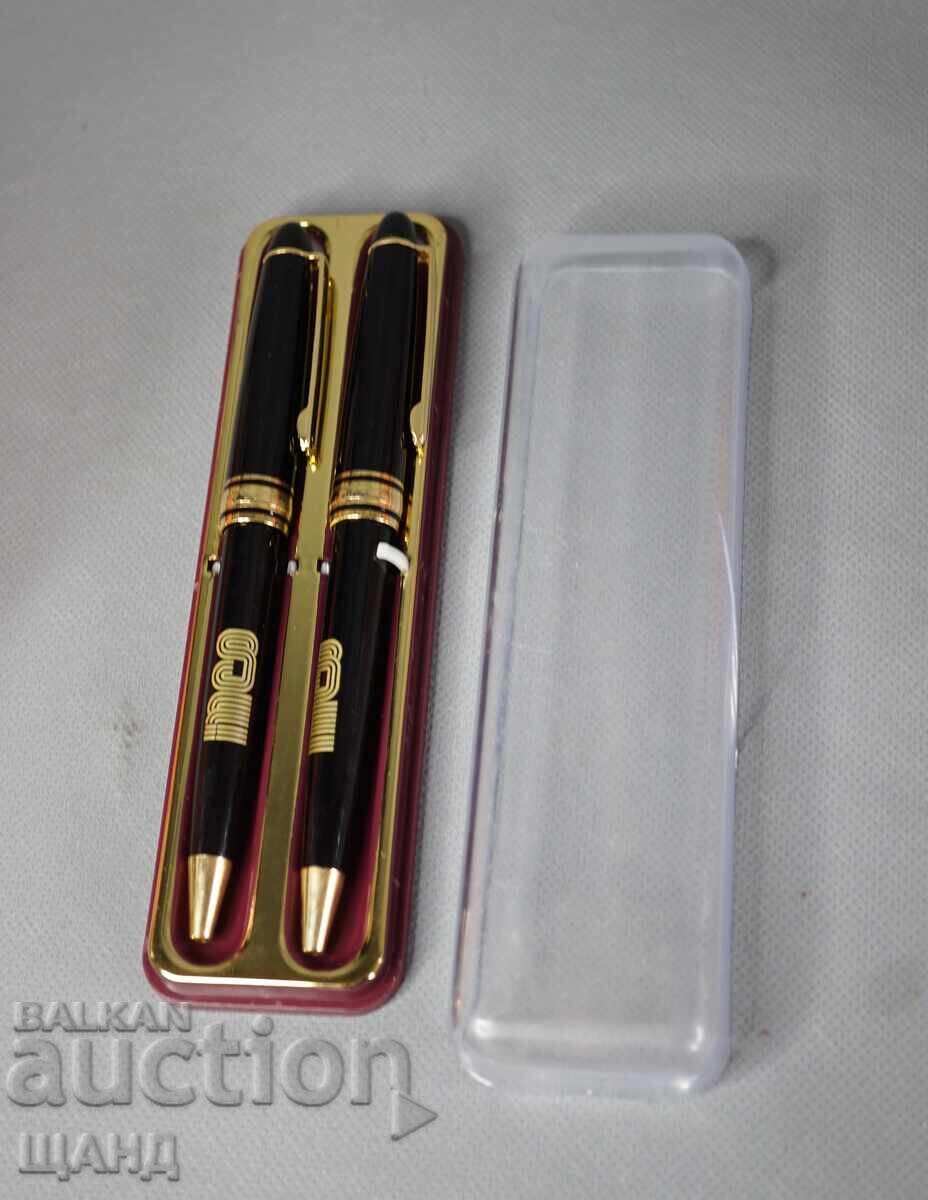 Set of 2 Old Luxury Fountain Pens with Box Set of 2 Old Luxury Fountain Pens with Box