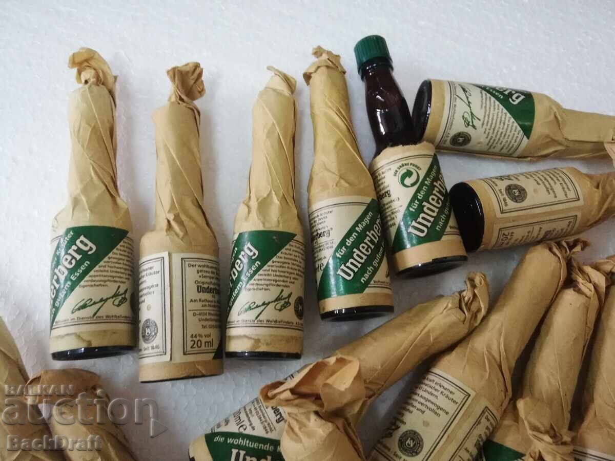 22 buc. Mici, Sticluțe Plin de Băutură Lichior UNDERBERG cu preț 21.90 BGN | € 11.20 22 buc. Mici, Sticluțe Plin de Băutură Lichior UNDERBERG cu preț 21.90 BGN | € 11.20
