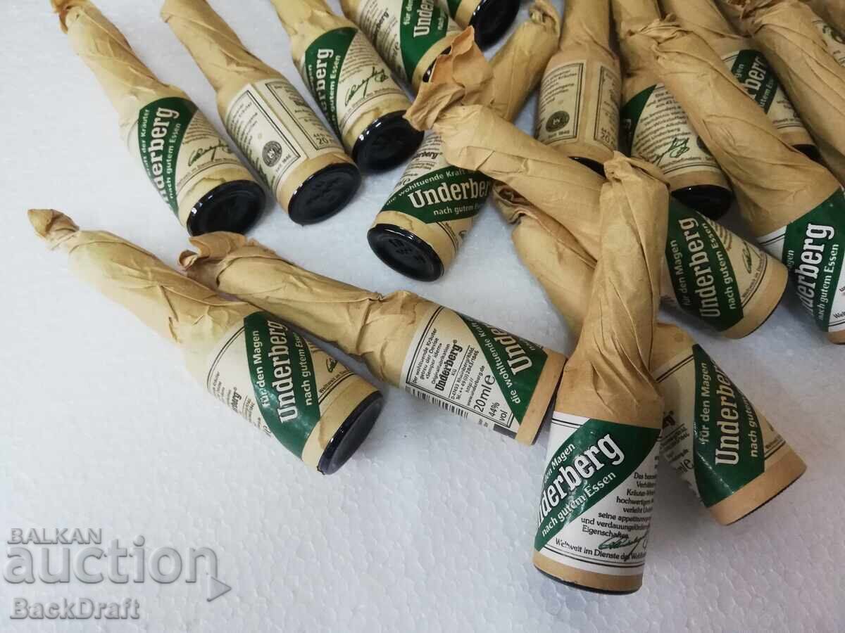 Licitație 22 buc. Mici, Sticluțe Plin de Băutură Lichior UNDERBERG Licitație 22 buc. Mici, Sticluțe Plin de Băutură Lichior UNDERBERG