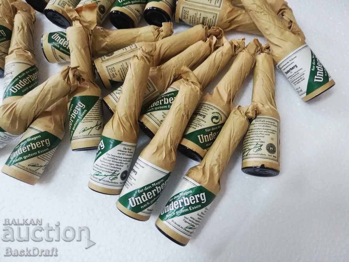 Livrarea 22 buc. Mici, Sticluțe Plin de Băutură Lichior UNDERBERG Livrarea 22 buc. Mici, Sticluțe Plin de Băutură Lichior UNDERBERG