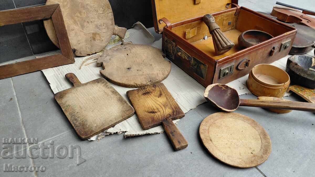 Lot of dug-out wooden board and other items. Leather suitcase. Violin with price 1.00 BGN | € 0.51 Lot of dug-out wooden board and other items. Leather suitcase. Violin with price 1.00 BGN | € 0.51