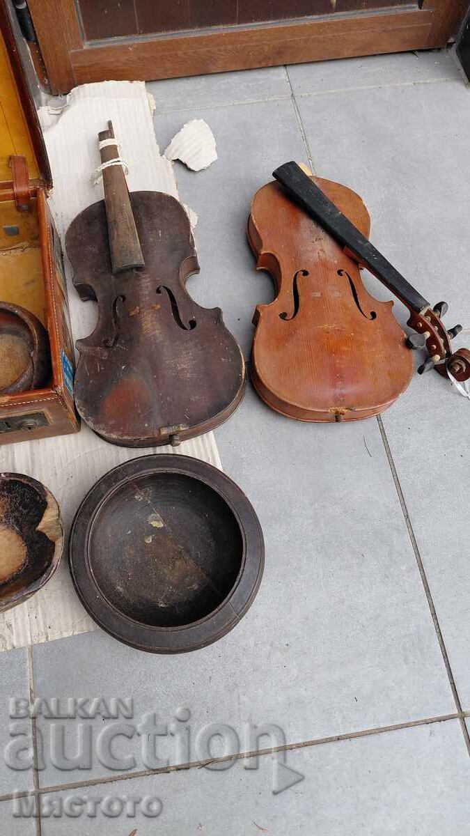 Delivery of Lot of dug-out wooden board and other items. Leather suitcase. Violin Delivery of Lot of dug-out wooden board and other items. Leather suitcase. Violin