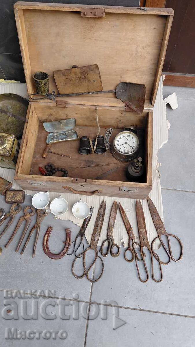 Δημοπρασία Λοτ ψαλιδιού σφυρήλατου, τασού, ρολογιού και άλλων Δημοπρασία Λοτ ψαλιδιού σφυρήλατου, τασού, ρολογιού και άλλων