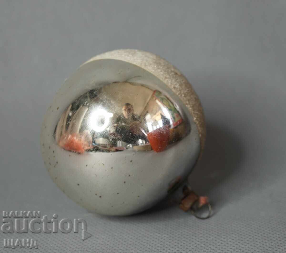 Licitație Figurină veche de jucărie din lut pentru mingea de pom de Crăciun Licitație Figurină veche de jucărie din lut pentru mingea de pom de Crăciun