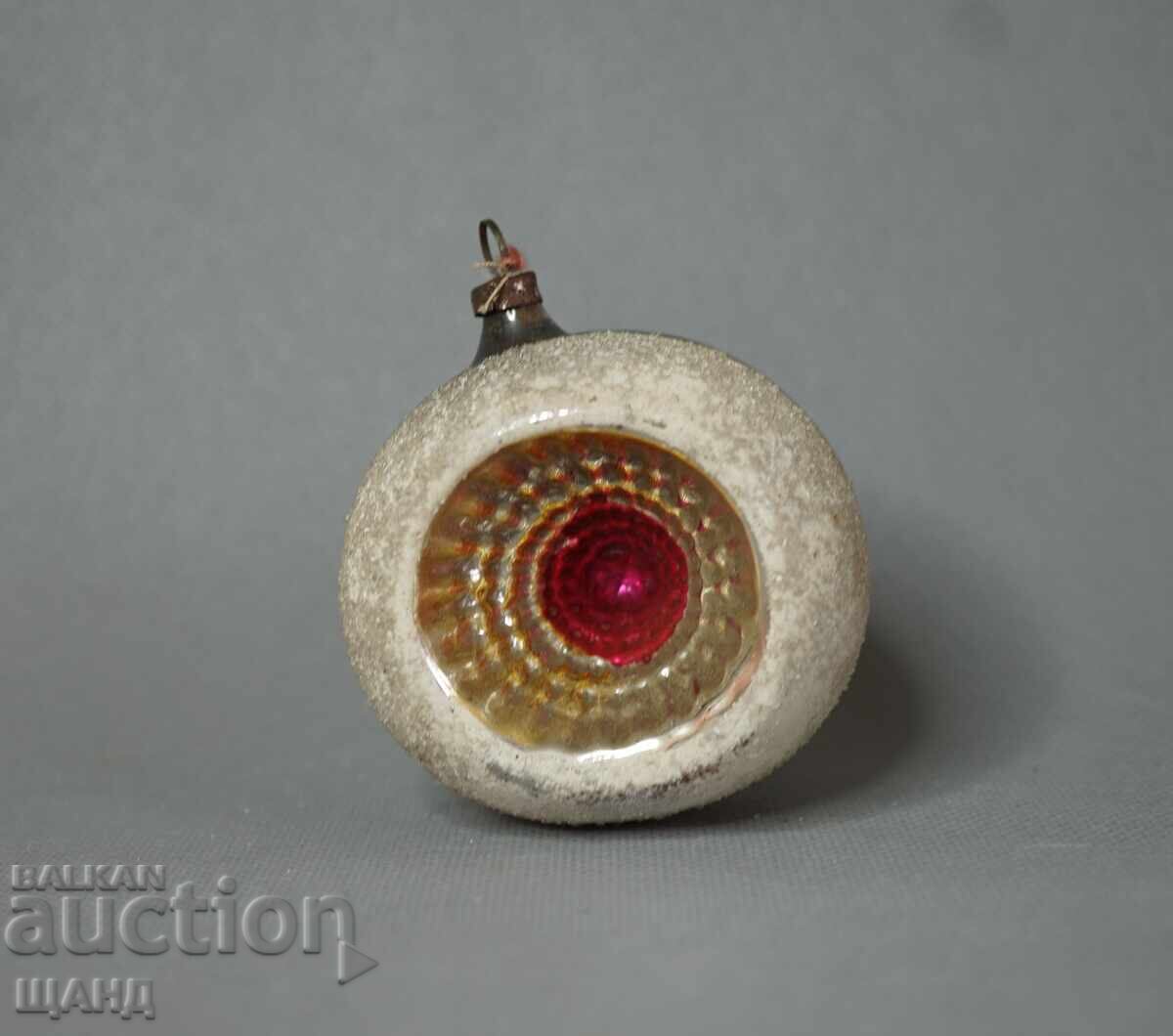 Figurină veche de jucărie din lut pentru mingea de pom de Crăciun Figurină veche de jucărie din lut pentru mingea de pom de Crăciun