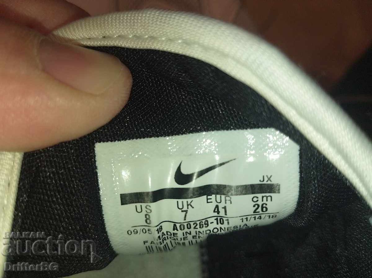 Παράδοση Παπούτσια nike 41 Παράδοση Παπούτσια nike 41
