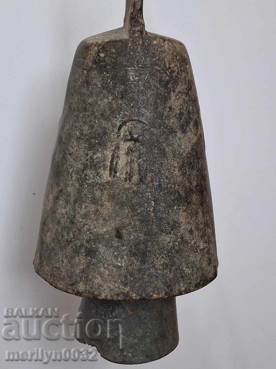 Vechi clopot bulgăresc, clopot, clopoțel, zurgălău, tyumbelek cu preț 156.00 BGN | € 79.76 Vechi clopot bulgăresc, clopot, clopoțel, zurgălău, tyumbelek cu preț 156.00 BGN | € 79.76