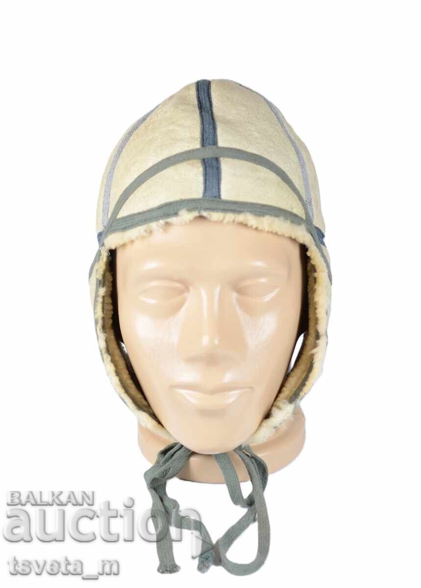 Αεροπορική σκούφος από φυσικό δέρμα αρνιού με τρίχωμα με τιμή 30.00 BGN | € 15.34 Αεροπορική σκούφος από φυσικό δέρμα αρνιού με τρίχωμα με τιμή 30.00 BGN | € 15.34