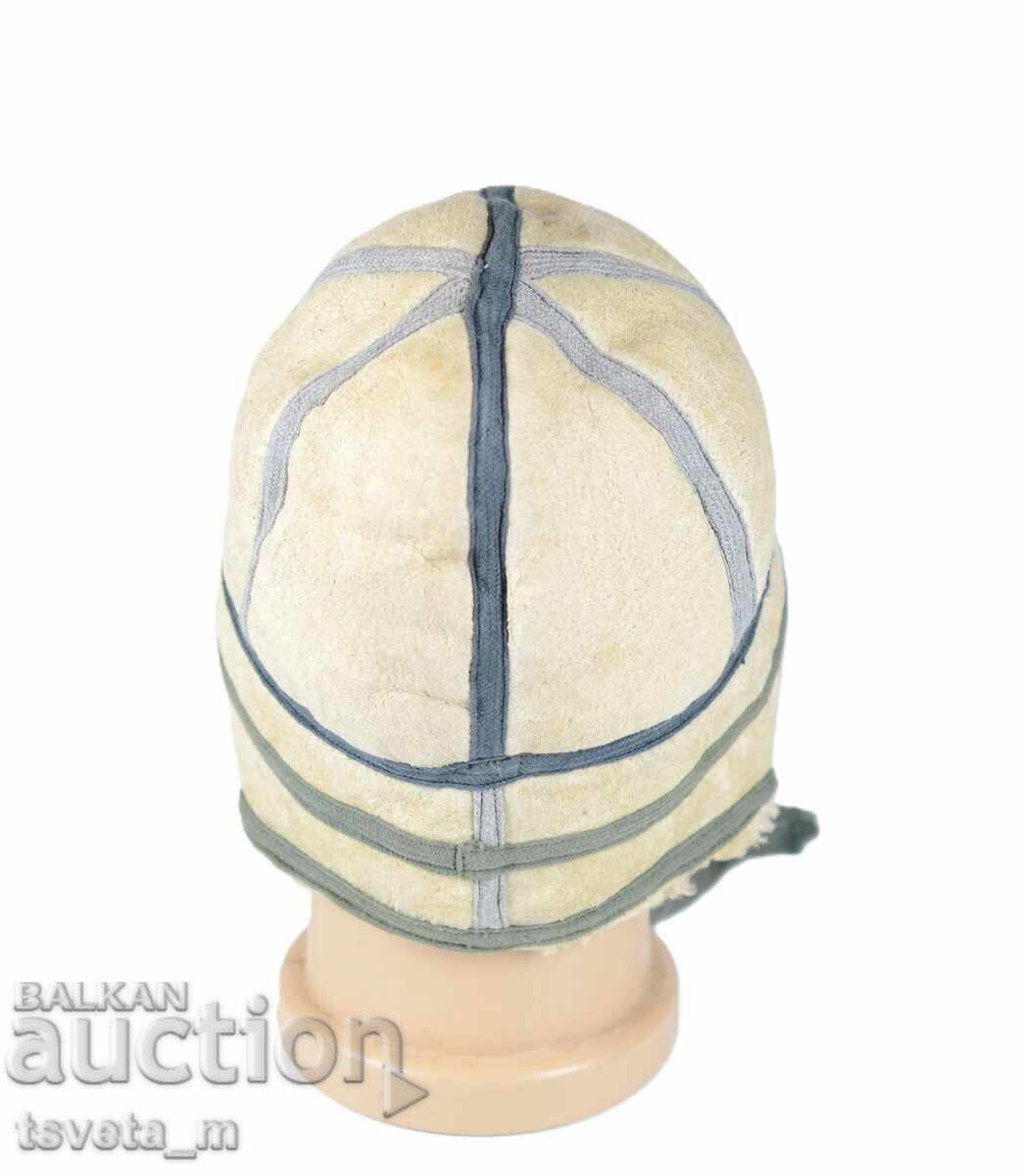 Παράδοση Αεροπορική σκούφος από φυσικό δέρμα αρνιού με τρίχωμα Παράδοση Αεροπορική σκούφος από φυσικό δέρμα αρνιού με τρίχωμα