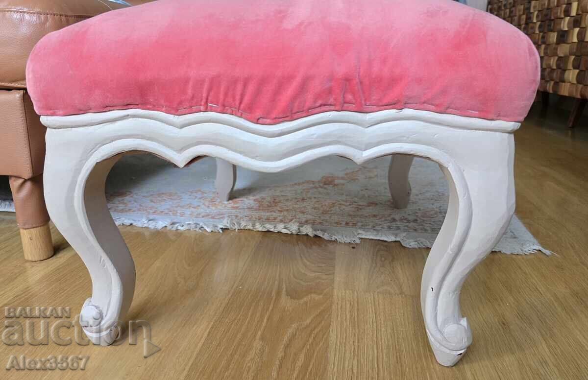 Licitație Scaunel vopsit și restaurat Licitație Scaunel vopsit și restaurat